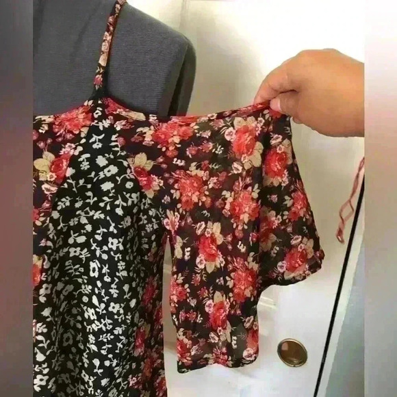 INTO SHEER BLACK RED FLOWER THIN STRAP BLOUSE TOP BEST FIT MEDIUM - Picture 4 of 6